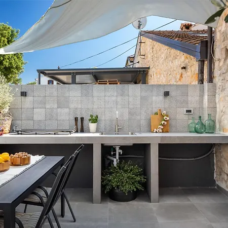 Grota Premium & شقة